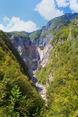 Fototapeta na wymiar Suszone Wodospad Boka rzeki