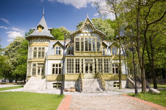 Fototapeta Green wooden house in Lodz