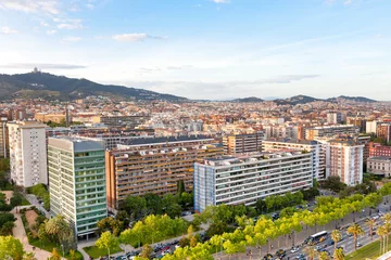 Photo sur Plexiglas Barcelona vue sur l& 39 avenue Diagonal de Barcelone et le mont Tibidabo