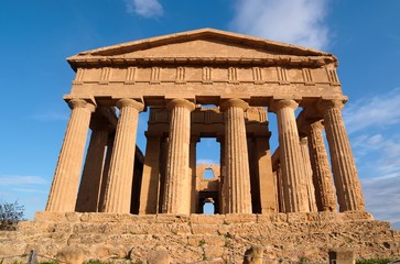 Obraz premium Concordia temple in Agrigento, Sicily, Italy