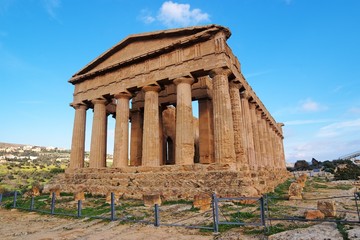 Obraz premium Concordia temple in Agrigento, Sicily, Italy