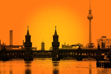 Zelfklevend Fotobehang Berlijn Oberbaumbrücke Skyline © Katja Xenikis