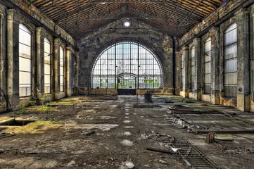 Foto op Plexiglas Mooie glazen wand in de hal van een verlaten kolenmijn © tobago77