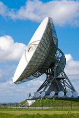 Satellite disc an blue sky © Hans