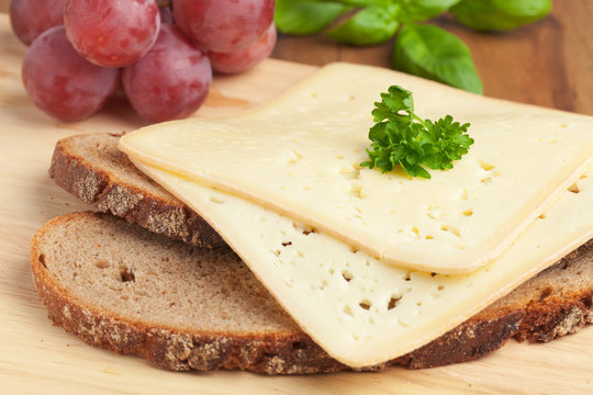 Tilsiter auf Brot
