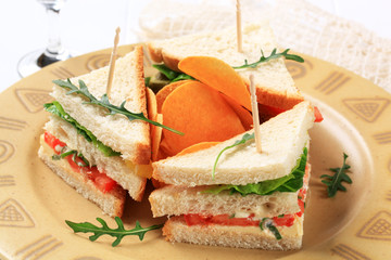 Vegetable Sandwiches and crisps
