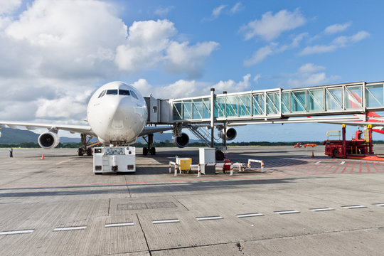 avion sur le tarmac