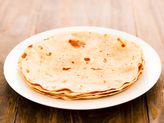close up of a plate of indian chapati bread