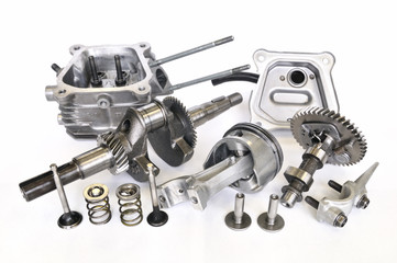 エンジンの主要部品