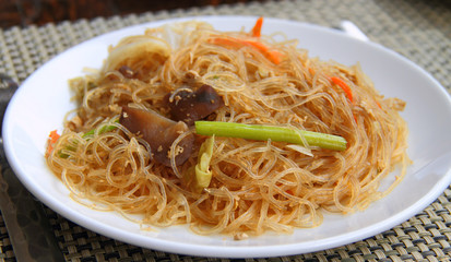 Rice noodles with carrots, cabbage and celery