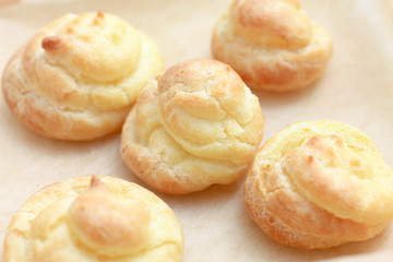 シュークリーム（焼き上がり）