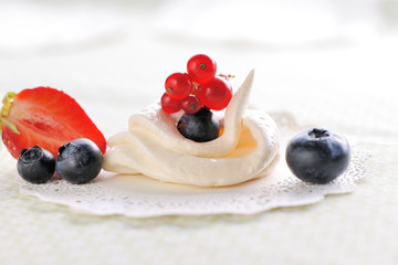Cream meringues