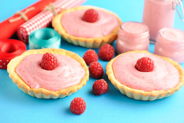 Cake with raspberry yogurt dessert