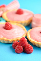 Cake with raspberry yogurt dessert