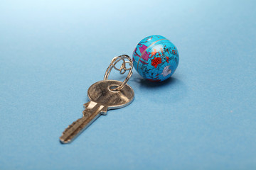 Key chain with globe