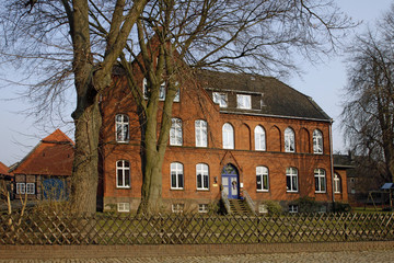 Fototapeta na wymiar Pfarrhaus in Groß Berkel