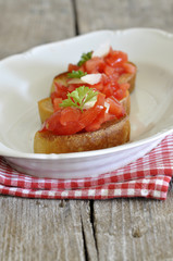 Brot mit Tomaten