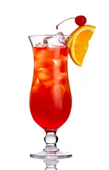 Papier Peint photo Cocktail Cocktail d& 39 alcool rouge avec une tranche d& 39 orange isolée