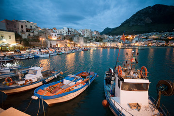 Fototapeta na wymiar wieczorny widok z portu śródziemnomorskiego