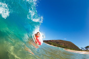 Boogie Boarder Surfing Amazing Blue Ocean Wave