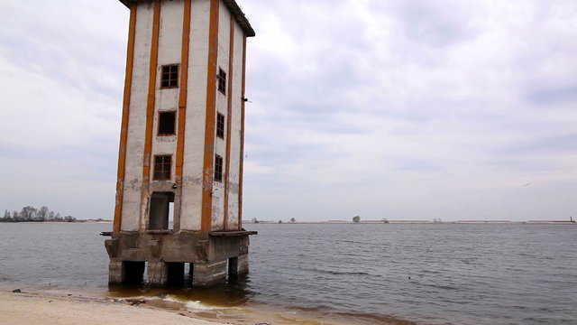 The thrown tower on the sea