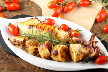 Squid stuffed with bread crumbs and tomatoes - 41493566