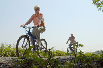 Cycling couple