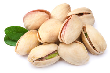 Fototapeta premium Pistachio nuts isolated on white background