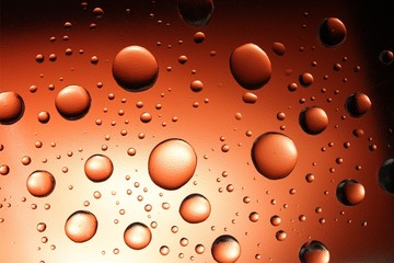 Tropfen auf Fensterglas