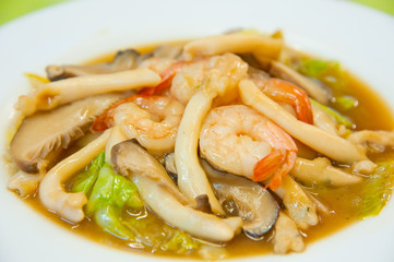 Stir-fried abalone with mix colorful vegetables and herb