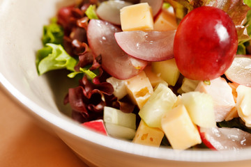 salad with grapes