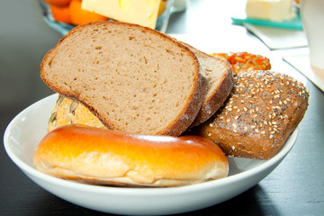 Brot auf dem Küchentisch