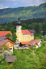 Fototapeta na wymiar Kirche Sankt Martin in Haunkenzell, Bayern