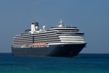 Fototapeta na wymiar Huge cruise ship in ocean