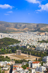 Fototapeta na wymiar Świątynia Zeusa Olimpijskiego w Atenach, Grecja