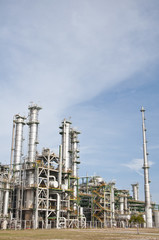 Obraz premium Chemical plant in summer day