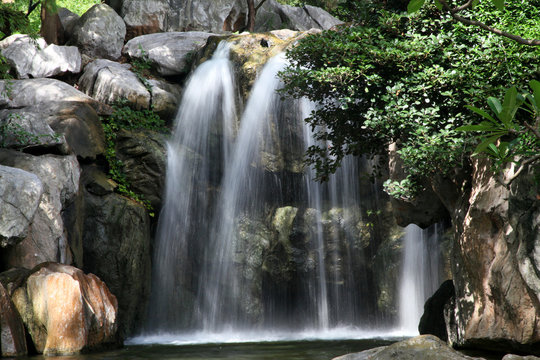 Chinese garden waterfall © David Woolfenden