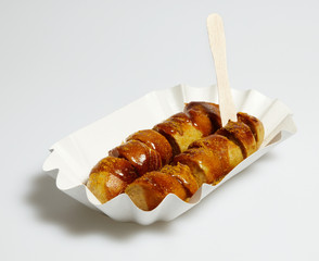 Currywurst in der Pappschale