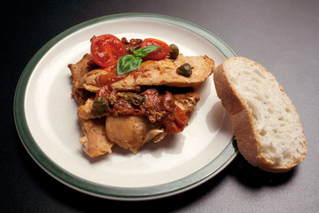 Pollo con pomodorini e capperi