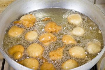 Frittelle di Carnevale - Carnival fritters - preparation