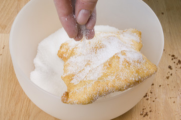 Frittelle di Carnevale - sweet fritters - preparation