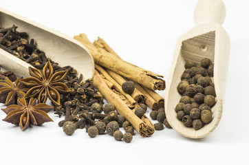 Weihnachtliche Gew&uuml;rze
