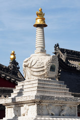 Fototapeta na wymiar White tower in a Tibetan lamasery