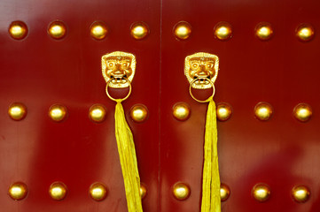 Fototapeta na wymiar Traditional Chinese ancient door