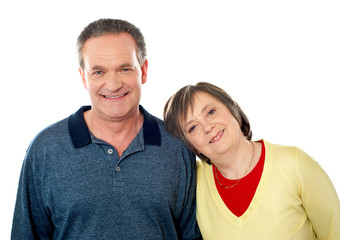 Obraz premium Wife resting on shoulders of her husband