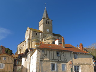 Fototapeta na wymiar Kościół Matki Bożej; Montmorillon; Vienna Poitou-Charente