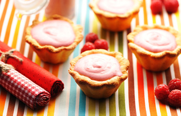 Cake with raspberry yogurt dessert