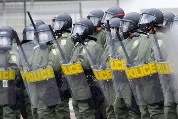 Riot policemen - 41582776