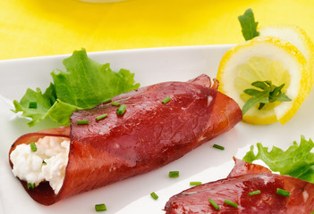 Rotolo di bresaola e formaggio, antipasto