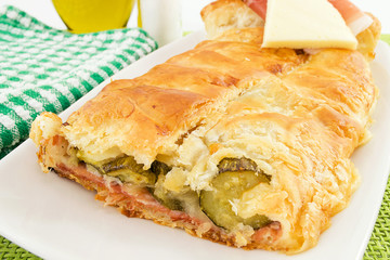 rustic stuffing with bacon, smoked cheese and zucchini